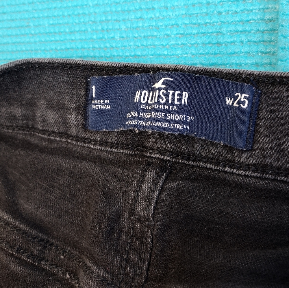 Hollister Women's Ultra High Rise Shorts Advanced Stretch 1/25 - Picture 2 of 7